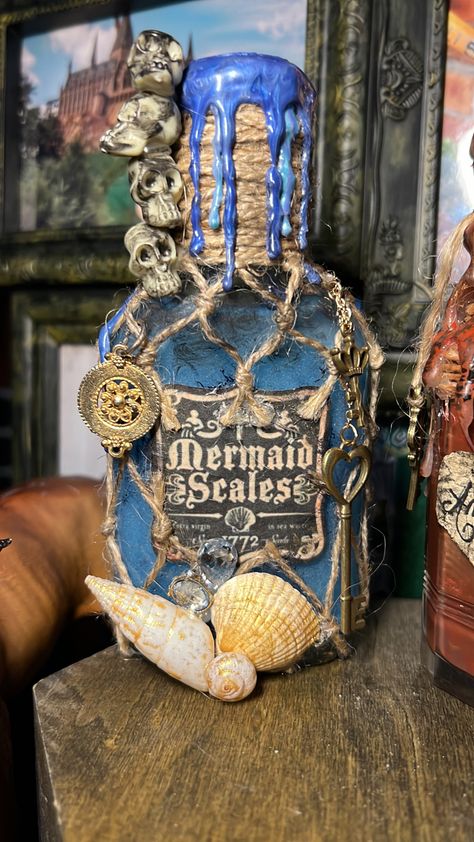 Mermaid Potion Bottle, Potion Aesthetic Bottle, Potion Bottle Ideas, Mermaid Tears Potion Bottle, Wizard Trinkets, Potion Bottles Aesthetic, Apothecary Crafts, Potion Bottles Diy, Potion Bottle Art