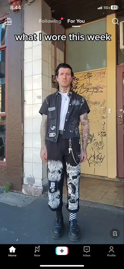 Work Punk Outfit, Male Wardrobe, Punk Outfit, College Fits, Diy Clothes Design, Chill Fits, Bobs Burgers, Punk Outfits, Little Outfits