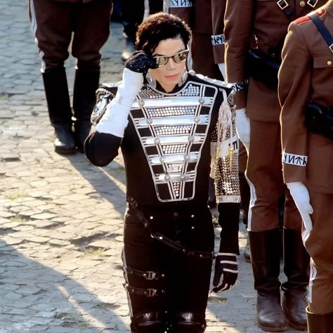 Best Michael Jackson dance video and reels Mj Outfits, Michael Jackson Outfits, Hee Man, Michael Jackson Smile, Joseph Jackson, Michael Jackson Bad, Outfit Png, King Of Pop, Michael Jackson Pics