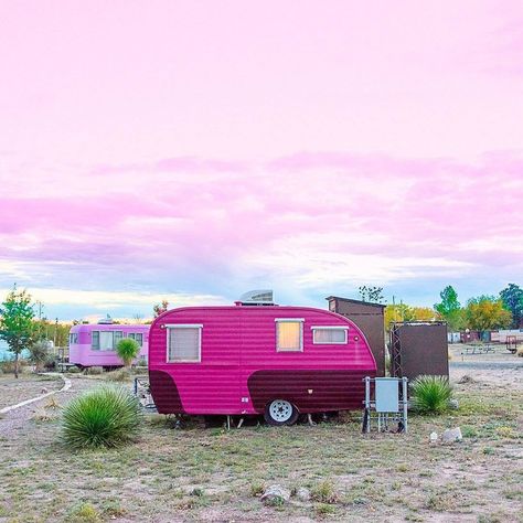 Pure perfection. 💞☁ (📷: @mattcrump) #ABMlifeiscolorful Pink Trailer, Vintage Camper Interior, T1 Bus, Vintage Camper Remodel, Vintage Rv, Vintage Caravans, Retro Campers, Camper Remodel, Camper Makeover