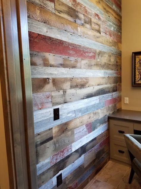 Reclaimed Pallet Wood Wall, Weathered Wood Accent Wall, Rustic Wall Covering Ideas, Reclaim Wood Wall, Old Wood Walls Makeover, Barnwood Interior Ideas, Reclaimed Wood Accent Wall Living Room, Wood Wall Covering Ideas, Barnboard Accent Wall