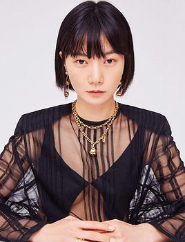 Doona Bae for Elle Korea June 2017 Doona Bae, Bae Doona, Elle Korea, Model Inspo, Asian Celebrities, Korean Actresses, Female Images, Asian Actors, Messy Hairstyles