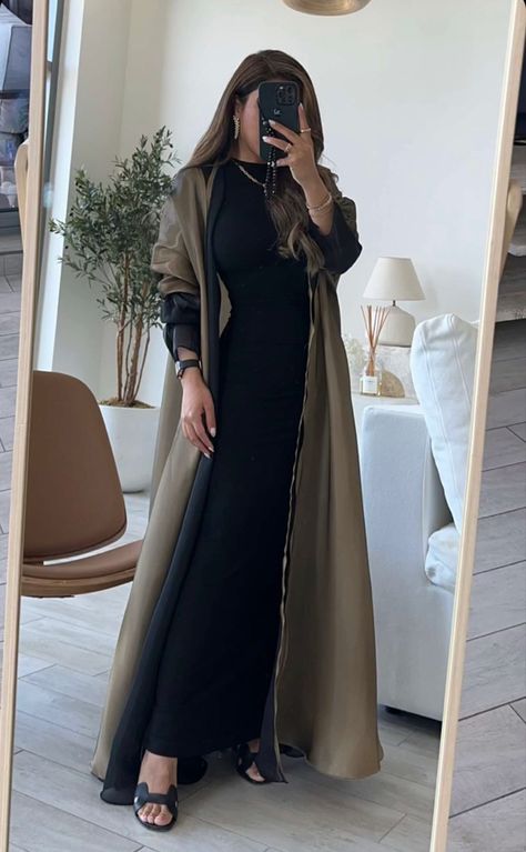 Ramadan Abaya Outfit, Turkish Abaya, Open Abaya Designs, Abaya Business Ideas, Elegant Fitted Long Abaya, Open Abaya Outfit, Luxury Traditional Women's Abaya, Abaya Dress Turkish, Luxury Long Modest Abaya