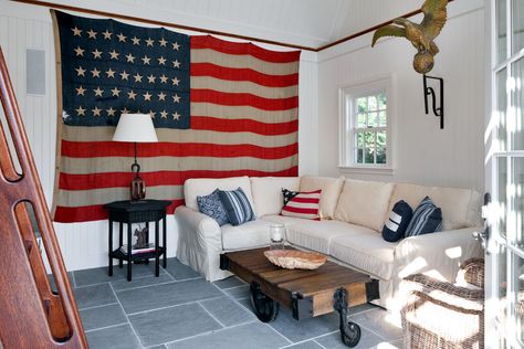 Rural Vineyard - Patrick Ahearn Architect American Flag Living Room, Usa Decorations, Americana Bedroom, Boston Living Room, Beach Style Living Room, Patrick Ahearn Architect, Patrick Ahearn, Ivy League Style, Style Living Room