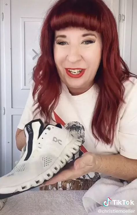 How To Clean White Fabric Sneakers, How To Clean White Fabric Shoes, How To Wash White Sneakers, How To Clean White Tennis Shoes, Clean Sneakers White, Cleaning White Vans, How To Wash Sneakers, Clean Tennis Shoes, Clean White Sneakers