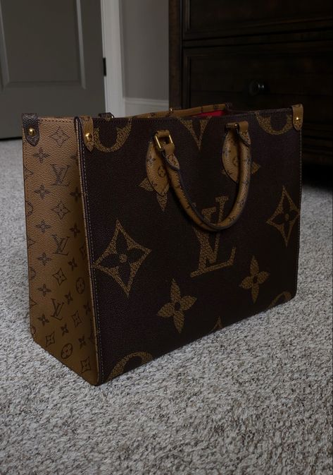 Front of the purse Dhgate Finds, Louis Vuitton On The Go, Balenciaga Speed Trainers, Balenciaga Speed, Louis Vuitton Wallet, Duffel Bag, I Love It, Louis Vuitton Neverfull, Louis Vuitton Monogram