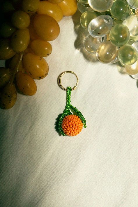 Same day shipping on Pura Utz beaded jewelry. Beaded Orange, Beaded Fruit, Fruit Beads, Key Holder Diy, Seed Bead Crafts, Seed Beading, Fruit Earrings, Beaded Crafts, Beaded Animals