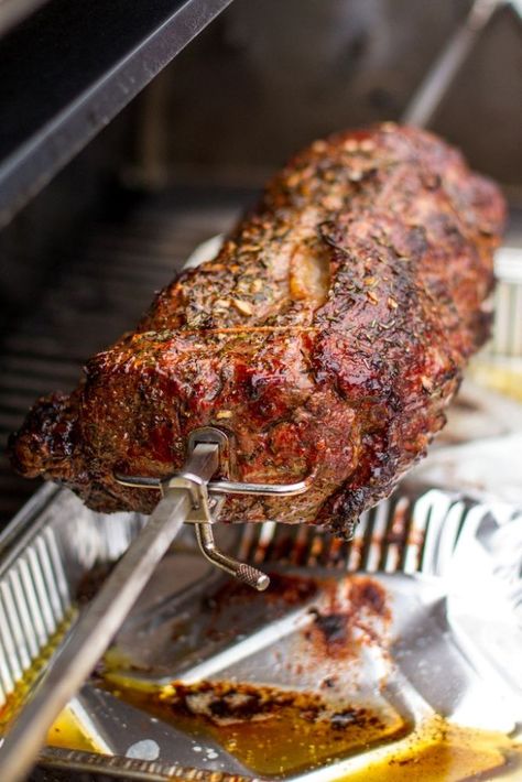 How-to grill a delicious prime rib on your rotisserie. Boneless Prime Rib, Grilled Prime Rib, Boneless Prime Rib Roast, Prime Rib Steak, Smoked Prime Rib, Prime Rib Roast Recipe, Ribeye Roast, Cooking Prime Rib, Rib Roast Recipe