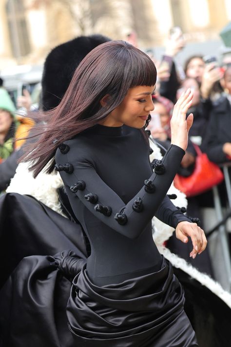 Zendaya Fashion Week, Dramatic Black Dress, Zendaya Fashion, Cannes 2024, Hime Cut, Zendaya Maree Stoermer Coleman, Cherry Coke, Reference Pose, Zendaya Style