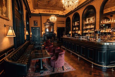 History of the Irish Pub: How Irish Pubs Spread Across the World - Thrillist Irish Pub Decor, Bus City, Irish Bar, Jazz Bar, Cocktail Bars, Pub Decor, Cocktail Book, Beer Company, Hotel Project