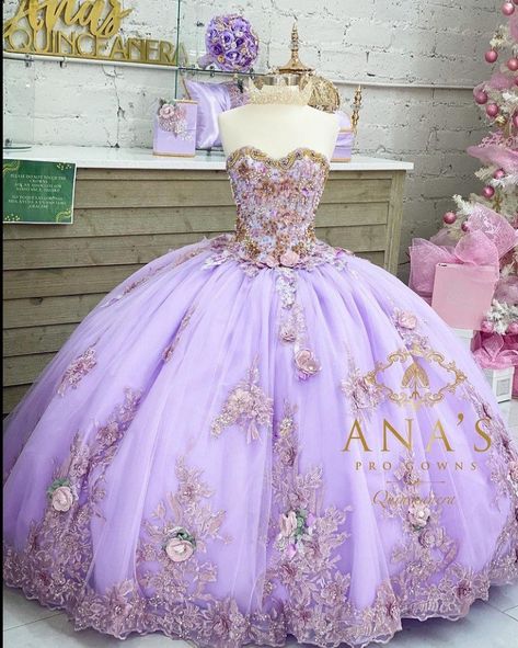 Rapunzel Quinceanera Crown, Repunzel Quince Dress, Lavender Quinceanera Dresses Long Sleeve, Quinceanera Dresses Light Purple, Repunzel Quince Theme Dress, Purple And Gold Dresses, Purple And Gold Quinceanera Dresses, Lavender And Gold Quinceanera, Rapunzel Quince Dress