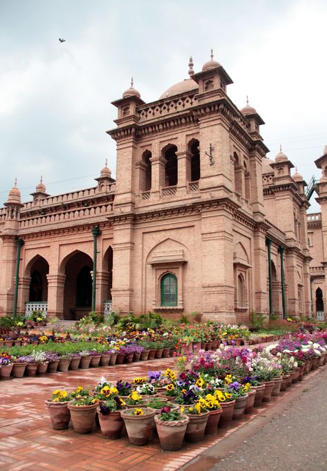 Islamia College, Peshawar, Pakistan bit.ly/1mg7ZZG Islamia College Peshawar, Peshawar Pakistan, Pakistani Culture, Architecture Classic, India Architecture, Ancient Indian Architecture, Pakistan Travel, Bahria Town, Asian Architecture