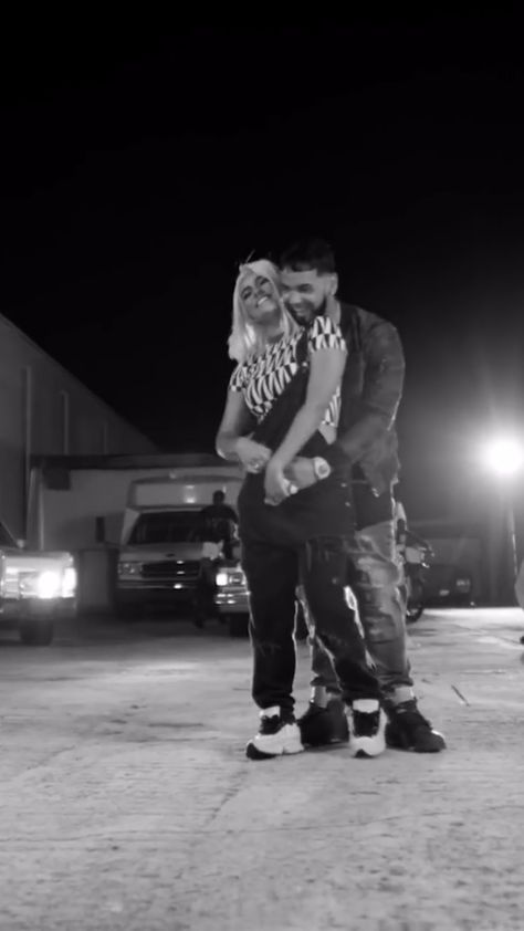 Karol G And Anuel Aa, Anuel Aa Wallpaper, Chicago Wall Art, Latin Artists, Dream Date, Cute Relationship Photos, Latin Music, Cat Aesthetic, This Is Love