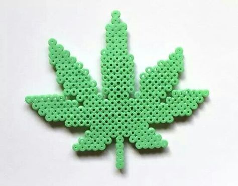 Perler Plants, Melt Beads Patterns, Hamma Beads Ideas, Easy Perler Bead Patterns, Melty Bead Patterns, Easy Perler Beads Ideas, Fuse Bead Patterns, Pony Bead Patterns, Hama Beads Design