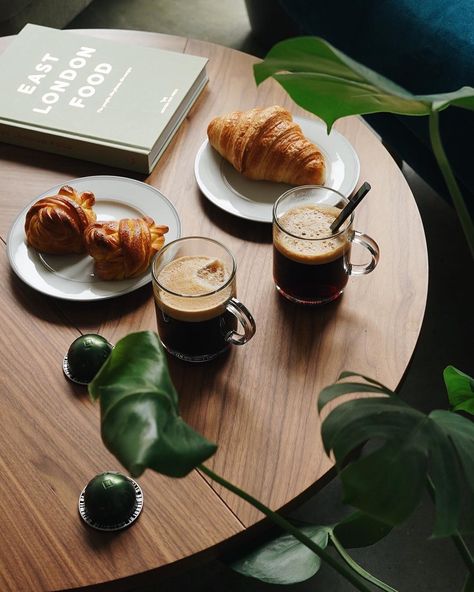 Coffee Lifestyle Photography, Coffee Shop Photography, Coffee Shot, Food Art Photography, Food Photoshoot, Best Espresso Machine, Food Menu Design, Food Content, Food Photography Inspiration