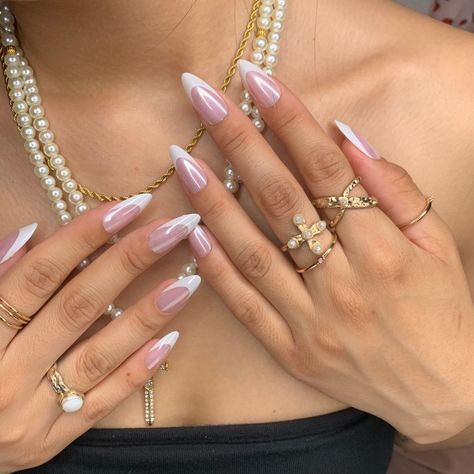 Chrome French is an almond shaped French set with a pretty pearly chrome finish. French Tip Chrome, Classic French Tip, Chrome French, September Nails, Girly Acrylic Nails, Nail Sets, Ballerina Nails, Almond Shaped, Oval Nails