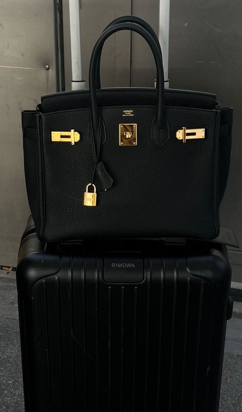 Black Birkin Bag, Travel Necessities, Luxury Lifestyle Dreams, Classy Aesthetic, Fancy Bags, Bags Aesthetic, Pretty Bags, Luxury Life, Arm Candy