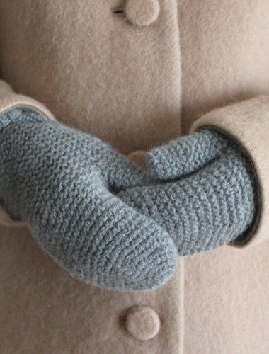 NEVER get tired of garter stitch Blue Mittens, Mittens Knitting, Knitted Wit, How To Purl Knit, Wrist Warmers, Knit Mittens, Garter Stitch, Knitting Accessories, Knitting Crochet