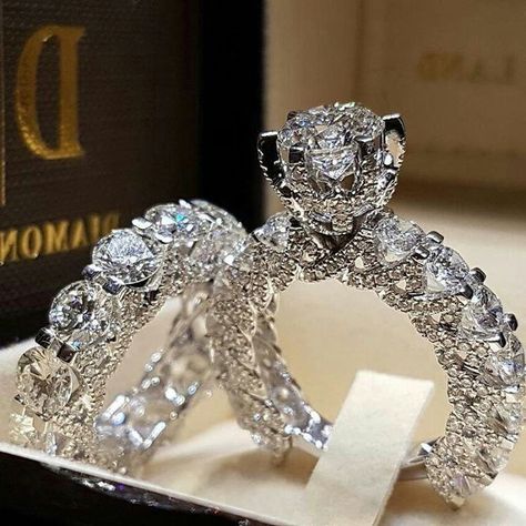 Silver Diamond Wedding Rings, Expensive Wedding Rings, خواتم خطوبة, Big Wedding Rings, Expensive Rings, Desain Buklet, Cute Engagement Rings, Expensive Jewelry Luxury, Fotografi Vintage