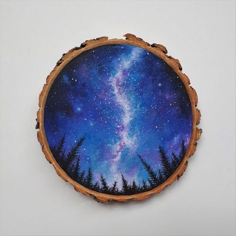 Nature Artwork Paintings, Forest Galaxy, Galaxy Art Painting, Starry Forest, Art Galaxie, Art Spatial, Wood Slice Art, Wood Slice Crafts, Wood Art Projects