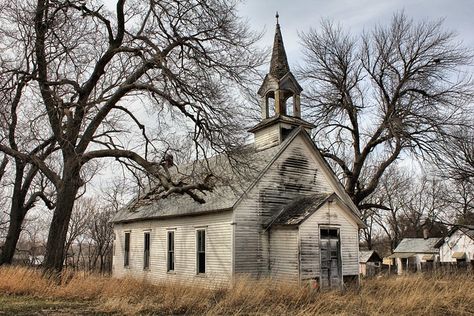 Chapel Conversion, Abandoned Towns, Wallpaper Edge, Abandoned Churches, Old Country Churches, Abandoned Church, Country Churches, Church Pictures, Abandoned Homes