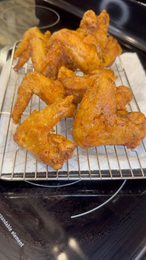 Chinese Fried Chicken Wings, Best Garlic Bread Recipe, Chinese Wings, Chinese Chicken Wings, Fried Wings, Funky Chicken, Potato Cakes Recipe, Entree Dishes, Fried Chicken Wings