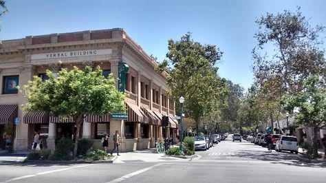 Claremont, California - Wikipedia Hmc Aesthetic, Claremont California, Town Aesthetic, California Aesthetic, New Urbanism, Hotel Lounge, College Town, College Campus, American Cities