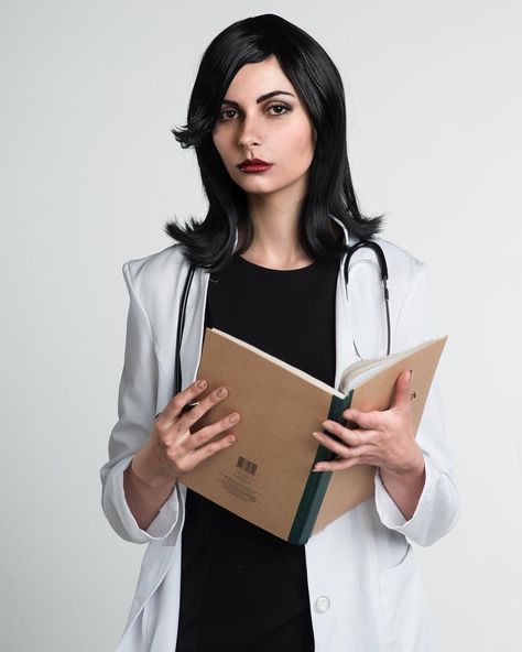 Doctor Leslie Tompkins (Gotham) #cosplay by AnnetBlueWolf Leslie Thompkins, Blue Wolf, Deadpool Marvel, Morena Baccarin, Firefly Serenity, Marvel Superhero, Firefly, Gotham, Deadpool