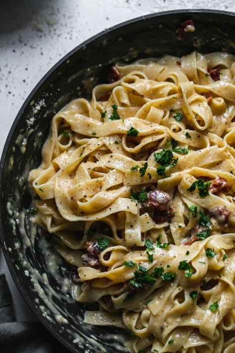 Tagliatelle Carbonara with Crispy Mushrooms is the coziest pasta dish for chillier months! It's unbelievably flavorful, and uses such simple ingredients. The creamy ribbons of tagliatelle pasta get topped with crispy rosemary wild mushrooms - such an amazing combination of flavors and textures! It's the perfect pasta to make when entertaining guests or when you're in need of a comforting meal. #pasta #carbonara #tagliatelle #mushrooms #comfortfood #entertaining Tagletelli Recipe, Tagatellie Pasta Recipes, Pasta Carbonara Aesthetic, Mushrooms Aesthetic, Rosemary Mushrooms, Crispy Mushrooms, Tagliatelle Carbonara, Mushroom Carbonara, Tagliatelle Recipe