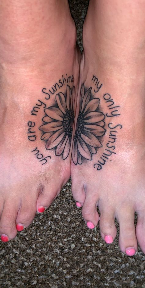 Mother Daughter You Are My Sunshine Tattoo, Mother Daughter Sunflower Tattoos Matching, Mother Daughter Sunshine Tattoos, Mom And Daughter Sunflower Tattoos, Mother Daughter Tattoos You Are My Sunshine, Matching Sun Tattoos Mother Daughters, Sunflower And Quote Tattoo, Sunflower Friend Tattoos, Sunflower Mother Daughter Tattoo