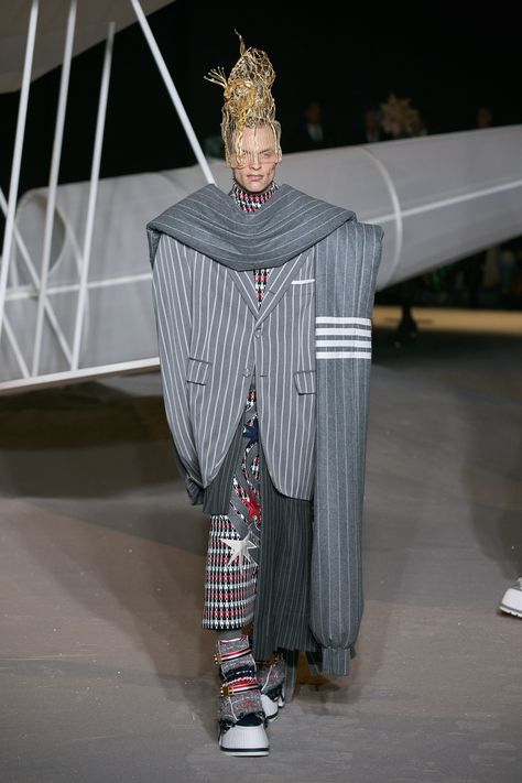 Thom Browne Fall 2023 Ready-to-Wear Fashion Show Collection: See the complete Thom Browne Fall 2023 Ready-to-Wear collection. Thom Browne 2023, Thome Brown, Fall 2023 Ready To Wear, 2023 Ready To Wear Collection, 2023 Ready To Wear, Iranian Women, Print Inspiration, Runway Collection, Fall 2023