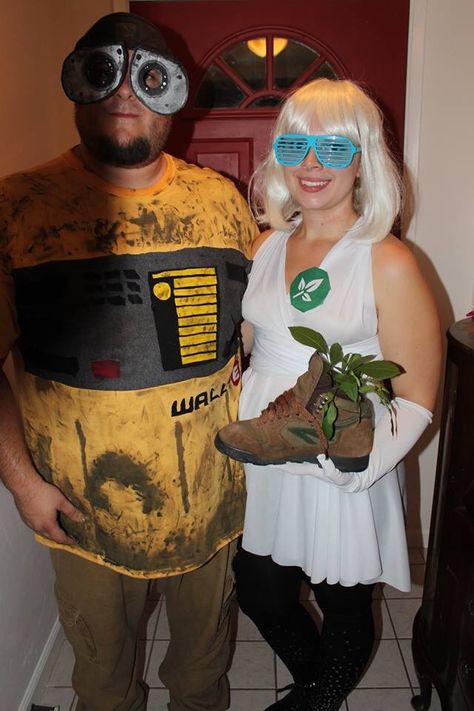 Ferngully Couples Costume, Wall E Costume Ideas Diy, Walle And Eve Couple Costume, Wall E Cosplay, Eva And Walle Costume, Disney Bound Couples, Wall E And Eve Costume, Walle Costume, Disneybound Couples