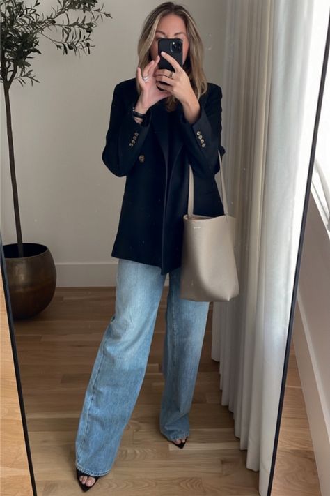 Anine Bing Blazer with wide leg denim // Ashley Robertson Oversized Blazer And Jeans, Outfit Trousers, Blazer And Jeans, Black Blazer Outfit, Jeans With Heels, Coachella Fashion, Blazer Outfit, Style Inspiration Spring, Style Inspiration Fall