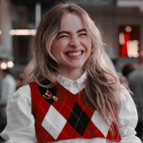 Indie Icons, Sabrina Carpenter Style, Sabrina Carpenter Outfits, Liza Koshy, Celebrity Look Alike, Body Picture, Long Blonde, Girl Meets World, Long Blonde Hair