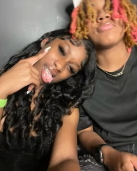 Ray And Lyn Deja, Wlw Couple Picture Ideas, Poc Wlw Art, Stud And Fem Pfp Couple, Poc Wlw, Girlfriend Goals, Girl Couple, Black Love Couples, Black Couples Goals