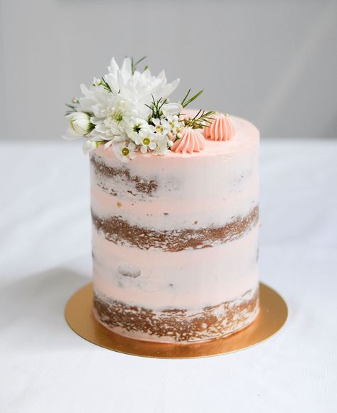 | Sweet LionHeart Pink Floral Cake Birthday, Light Pink And Gold Cake, Pink And Gold Floral Cake, Light Pink Vintage Cake, Pink Cake With Gold Sprinkles, Mini Torte, Tiny Cakes, Cake Bridal, Fresh Flower Cake