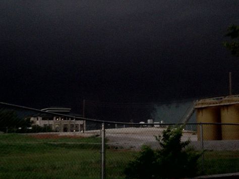 Just mean. 05/31/2013 tornado in Oklahoma El Reno Tornado, Tornado Pictures, Oklahoma History, Storm Chasing, Storm Shelter, Pretty Photography, Wild Weather, Look At The Sky, Meteorology