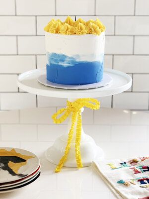 Yellow And Blue Cake Design, Blue And Yellow Cake Ideas, Blue And Yellow Birthday Cake, Blue And Yellow Cake, Midnight Cake, Cake Blueberry, Blue Birthday Cakes, Pops Cake, Chocolate Cake Cookies