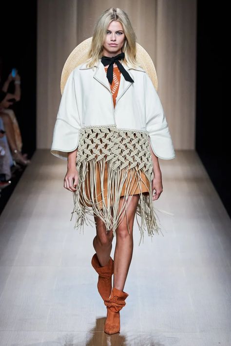 Macrame Dress, Fringe Fashion, 2020 Fashion Trends, Macrame Design, Embroidery Fashion, Womens Fashion For Work, Fashion Line, Fashion Show Collection, High Fashion Street Style