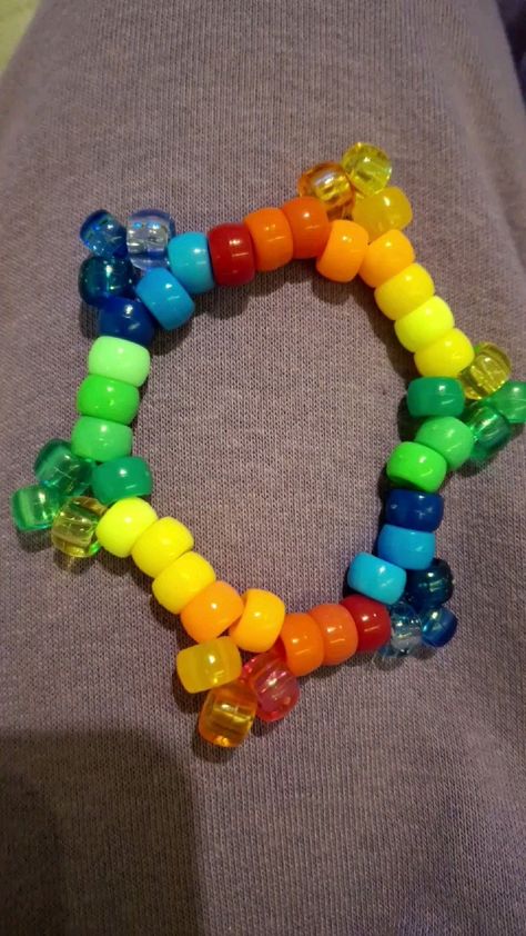 Tribeads Crafts, Kandi Bracelets Tutorial, Kandi Words Ideas, Kandi Ideas Singles, Silly Jewelry, Fnaf Kandi, Kidcore Kandi, Kandi Cuff Ideas, Kandi Tutorial