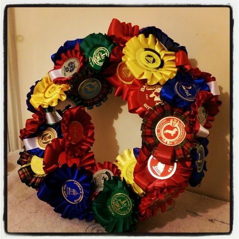 Wreath made of dog show rosettes. Dog Show Rosettes Ribbon Display, Dog Show Ribbons, Dog Show, How To Make Wreaths, Halloween Wreath, Halloween, Dogs