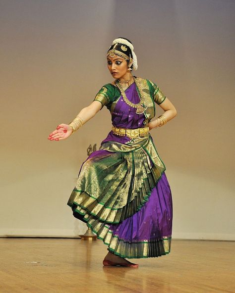 Fan Skirt, Bharatanatyam Costume, Bharatanatyam Dancer, Indian Classical Dancer, Dancing Poses, Bharatanatyam Poses, Dance Of India, Classical Dress, Dance Costumes Dresses