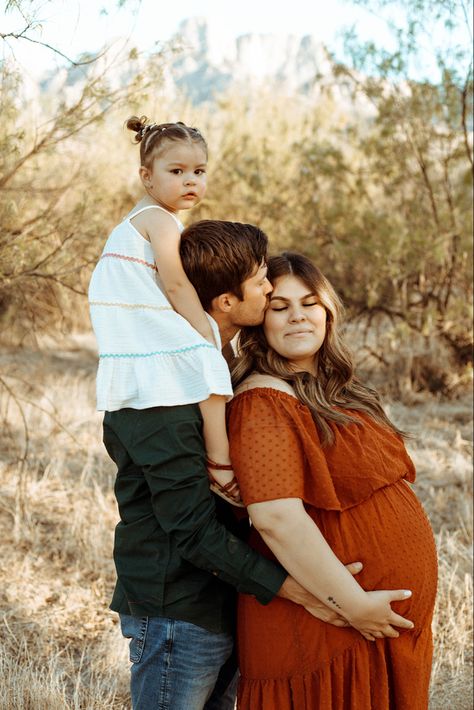 Plus Size Maternity Family Photos, Plus Size Family Photos, Plus Size Maternity Photography, Bump Photoshoot, Boho Maternity Photos, Family Outfit Ideas, Baby Bump Photoshoot, Family Maternity Pictures, Maternity Photography Family