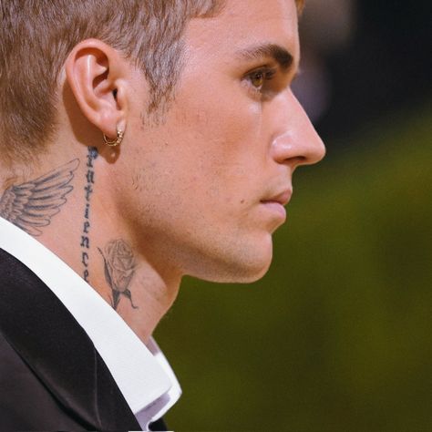 Face Card Valid, Prince Of Pop, Love Justin Bieber, Face Card, Side Profile, Behind Ear Tattoo, Eminem, Justin Bieber, Arrow Necklace