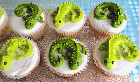 #lizard #cupcakes Gecko Birthday Party Ideas, Reptile Desserts, Lizard Cupcake Cake, Lizard Cakes For Kids, Lizard Cupcakes, Reptile Cupcakes, Lizard Birthday Party, Lizard Party, Lizard Cake