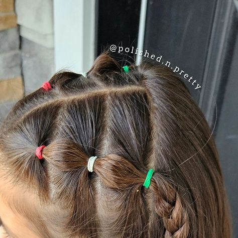 Jeanette Nuttall on Instagram: "A Christmas inspired, easy hairstyle.. #simplehairstyle #elastics #christmashairstyle #holidayhair #littlegirlshairstyles #funfestivehair #schoolhairstyles #preschoolhair #cutelittlegirlhair #hairstyleoftheday #3strandbraid" Christmas Crazy Hair Day Ideas, Christmas Hair For Toddlers, Christmas Hair Toddler Girl, Girls Thanksgiving Hairstyles, Fall Toddler Hairstyles, Toddler Girl Christmas Hairstyles, Toddler Christmas Hairstyles, Christmas Toddler Hairstyles, Toddler Christmas Hair