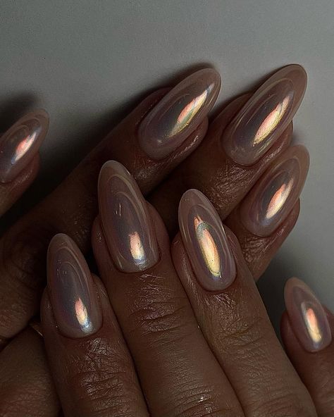 Crom Nails Ideas, Gold Glazed Nails, Copper Dust Nails, Gold Designs On Nails, Tan Chrome Nails Almond, Light Gold Chrome Nails, Golden Hour Nails, Nicola Coughlan Nails, Oyster Shell Nails