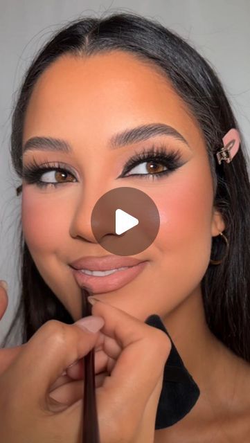 Maquillaje Cut Crease, Ysl Mascara, Huda Beauty Lip Contour, Halo Eye Makeup, Cut Crease Tutorial, Cut Crease Eyeshadow, Ysl Makeup, Bad Makeup, Lip Tutorial