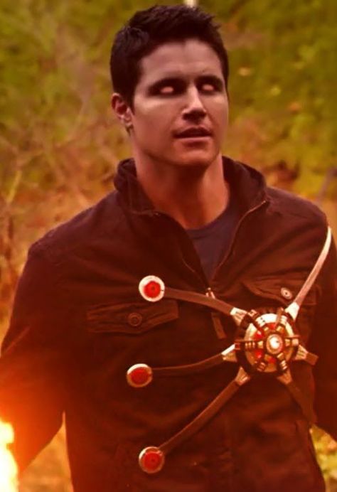 Ronnie Raymond | Firestorm (Robbie Amell in The Flash, Season 1, 2014) Ronnie Raymond, Firestorm Dc, Arrow Family, The Flash Season 1, Flash Superhero, Flash Characters, Robbie Amell, Supergirl 2015, The Flash Season