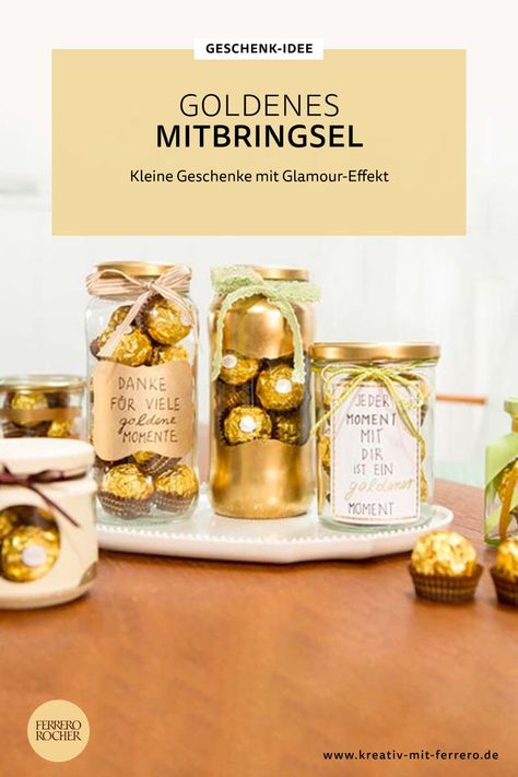 Kleine Mitbringsel können große Freude bereiten – vor allem, wenn sie so glanzvoll daherkommen wie diese edlen Geschenke im Glas. Und für die goldenen Inhalte sorgt ganz stilecht: Ferrero Rocher. #mitbringsel #mitbringselideen #kleinegeschenke #DIYgeschenke #geschenkeimglas #einmachglas #geschenkemitgold #geschenkideen #ferrerorocher #kreativmitferrero Ferrero Rocher Gift, Ferrero Rocher, Creative Work, Advent, Gifts